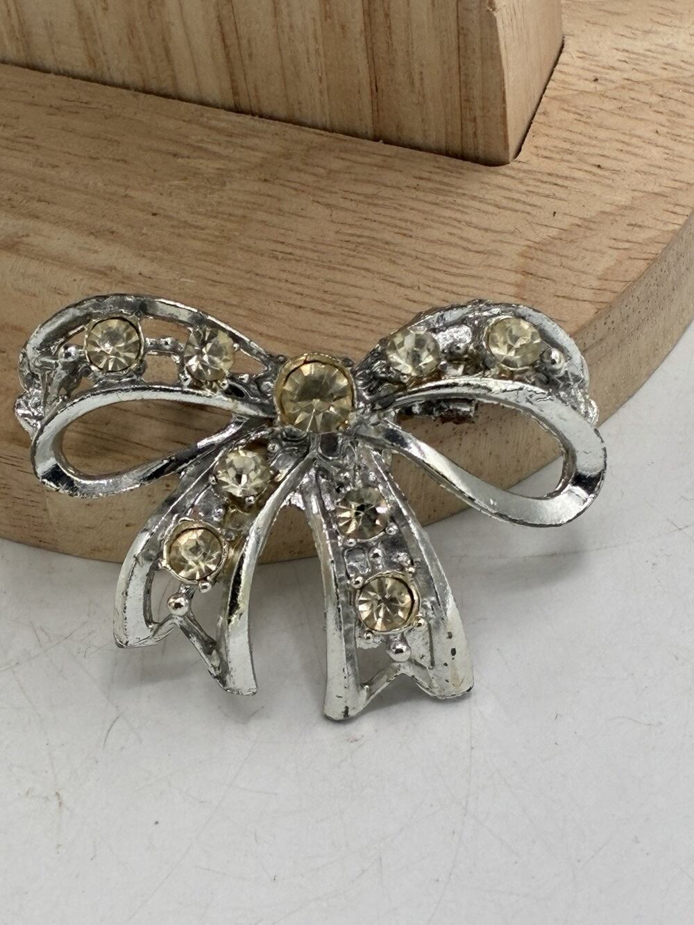 Vintage Silver Tone Bow Brooch Champagne Rhinestone Pin 1940s Pot Metal 2 inch